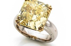 Vente prestige de bijoux et montres chez Artcurial