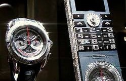 Un tÃ©lÃ©phone Revolution de Goldvish et FrÃ©dÃ©ric Jouvenot Ã  la mode bling-bling