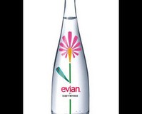 La bouteille d’Evian relookÃ©e par Issey Miyake