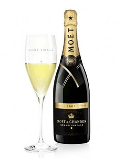 moet_chandon_vintage_2002-bottle-flute.jpg