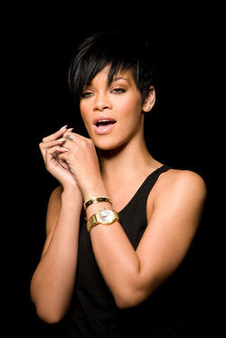 Rihanna_bowhigh_res