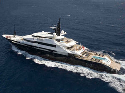 Steven-Spielbergs-New-Seven-Seas-Yacht-1.jpg