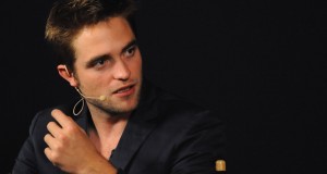 Robert Pattinson se parfume en Dior !